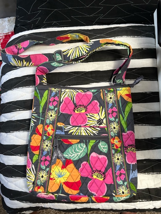 Vera Bradley Handbags - Vera Bradley jazzy bloom Crossbody Bag